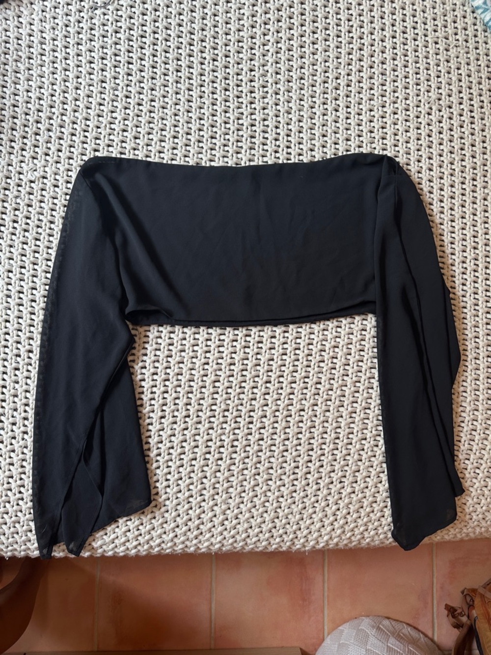 White Fox Boutique Black Off-Shoulder Long Sleeve Crop Top (Desert Drifts)